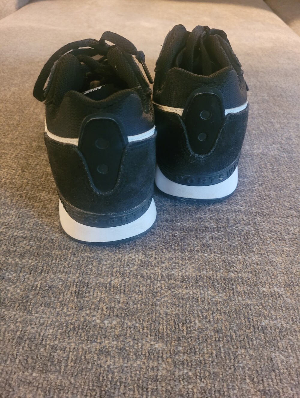 Nike Venture Black and White Low-Top Running Sneakers - Picture 6 of 8